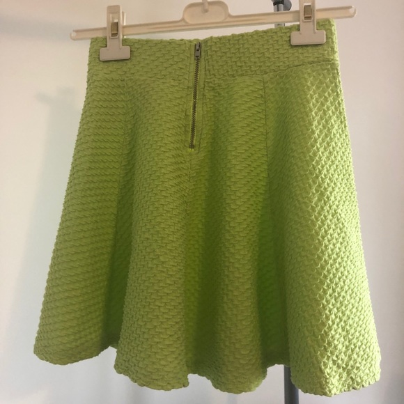 H&M Skater Skirt - Gorgeous Spring Green - Picture 3 of 4